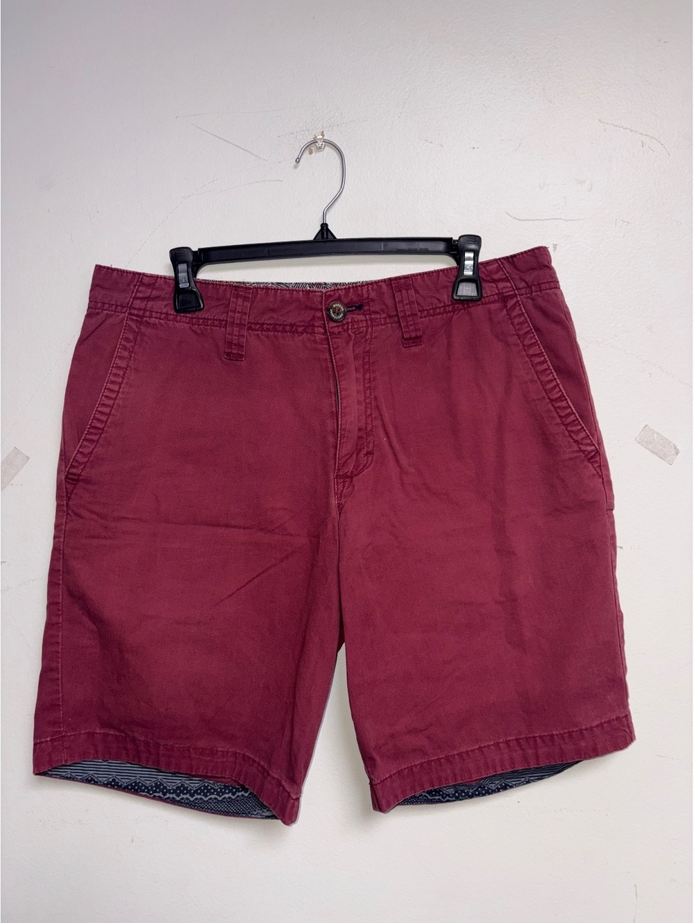 Modern Amusement Men's Burgundy Cotton Shorts Size 32